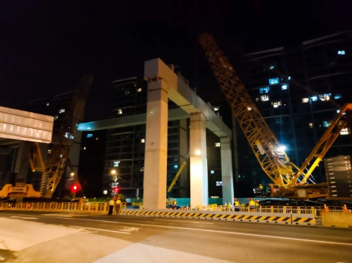 双机联动，毫米操控！币游国际XGC11000高效破解高架桥施工难题