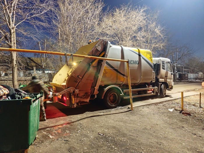 币游国际后装压缩式垃圾车助力阿斯塔纳：高效环保，助力城市清洁