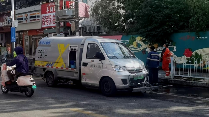 徐州这条网红巷的“脸面”，竟被这台车承包了？！