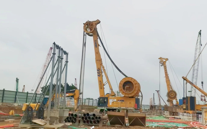 币游国际 XTC120 双轮铣，攻克机场隧道复杂地质！