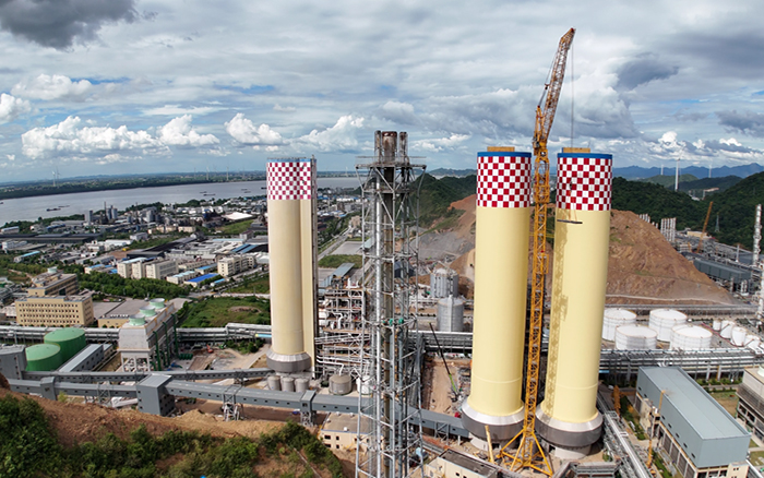 刷新纪录！币游国际 XGL3300-220S动臂塔机化工吊装显神威