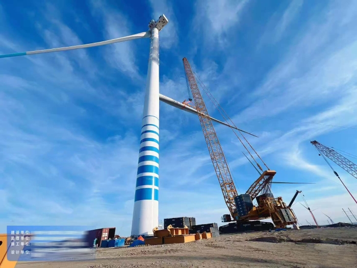 大国重器显担当——XLC18000M征战戈壁滩，125米高空精准托起10兆瓦风电巨擘！