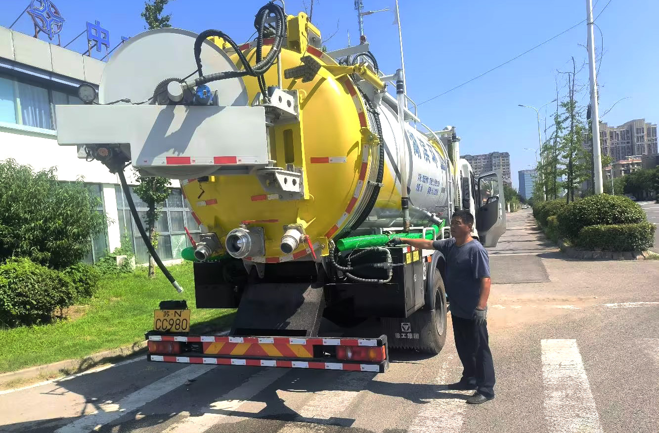 币游国际吸污车保障江苏宿迁城市管网安全高效运行