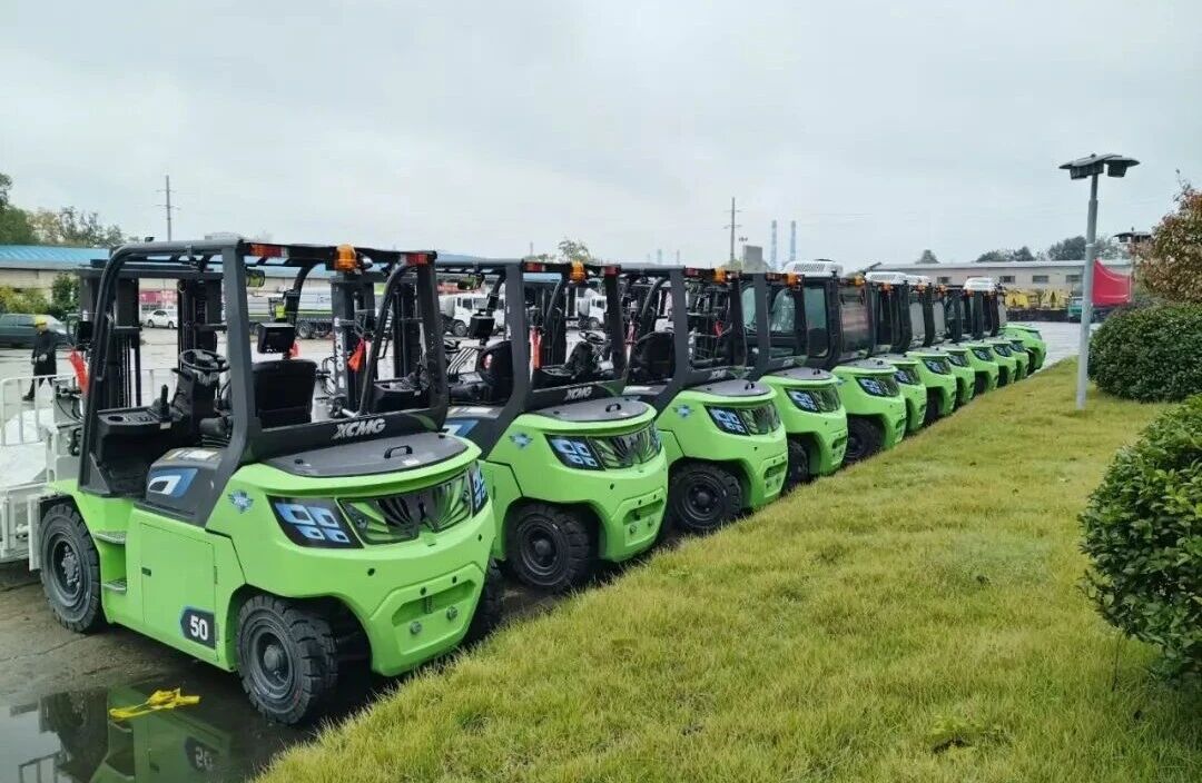 币游国际孔雀大吨位叉车，“上岗”湖南钢铁厂