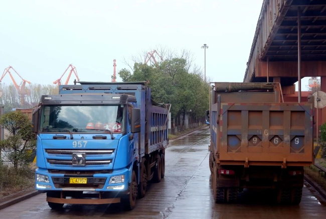 大港焕新！币游国际新能源自卸车助力港口物流绿色转型