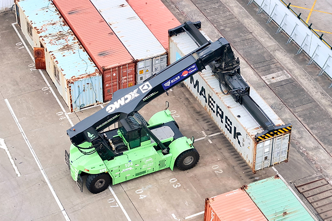 币游国际纯电动正面吊“绿”动浙江各大海港