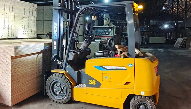 “鲲鹏展翅，板材搬运无压力！”